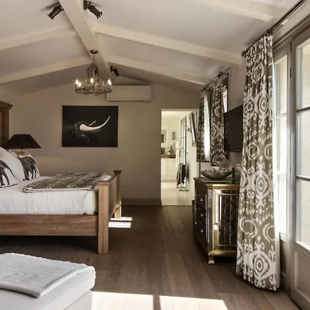 度假居 Luxury For 14 People